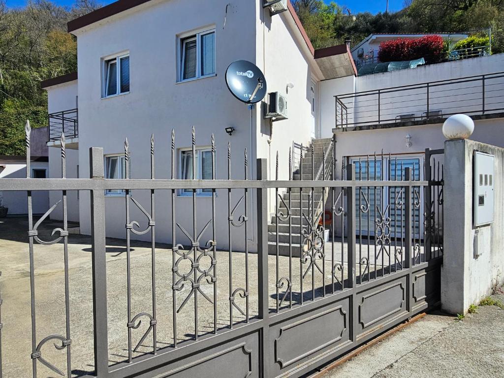 Apratman Stepa, Budva