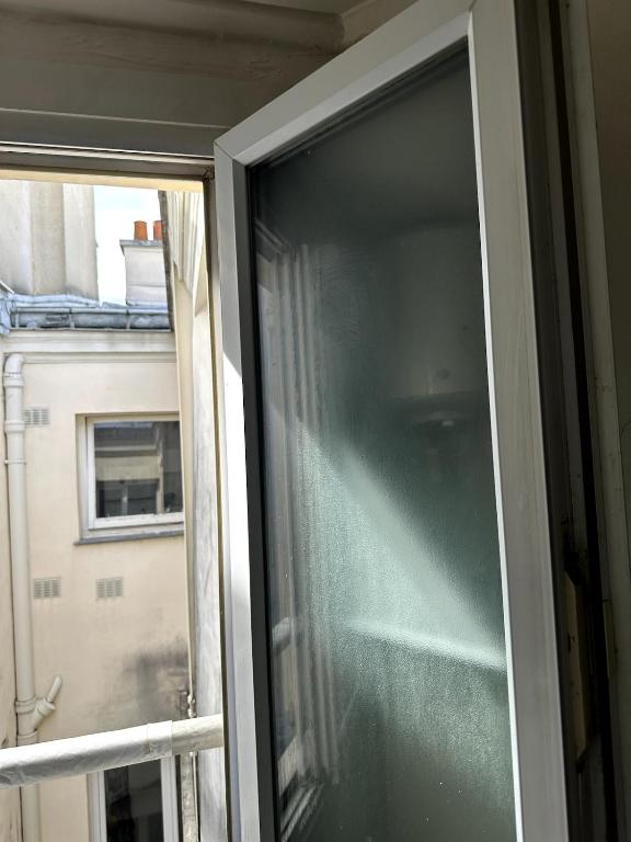 Independent Room Paris 6 - 3