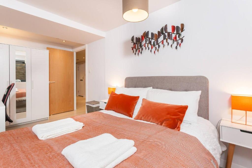 Walk Everywhere -Top Rated Flat on The Royal Mile., Edinburgh