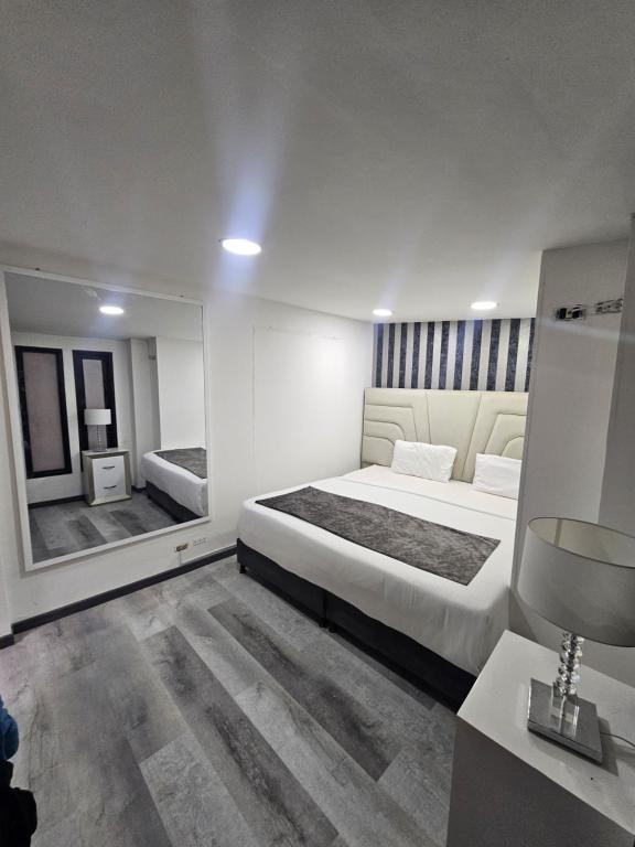 Aw Hotel Quality Comfort Embajada - Corferias - 3