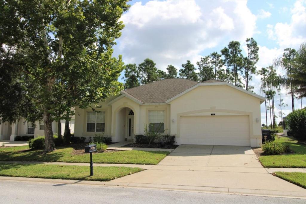 Tall Pines, Davenport