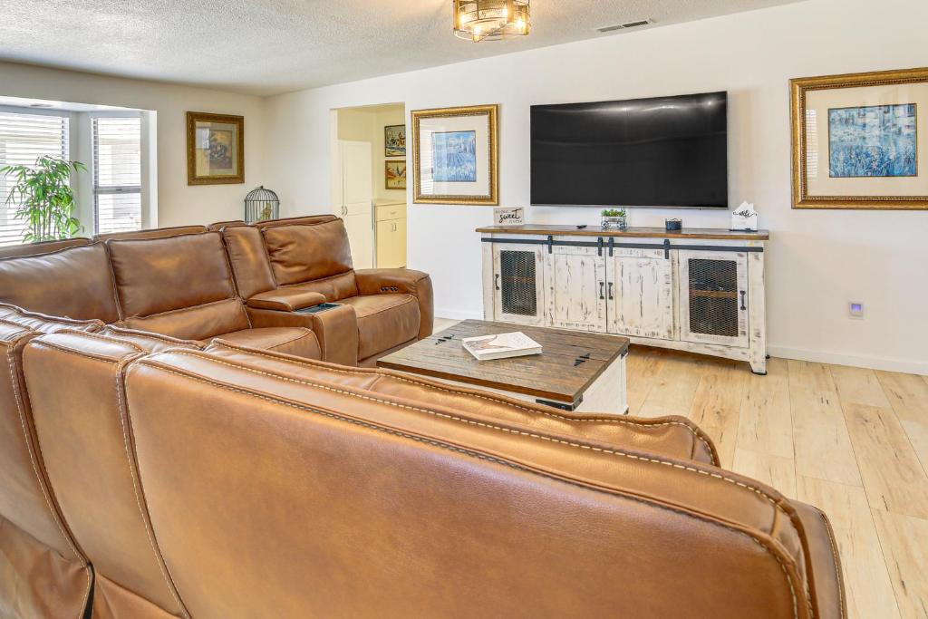 9 Mi to Joshua Tree NP Yucca Valley Home with Pool, Yucca Valley