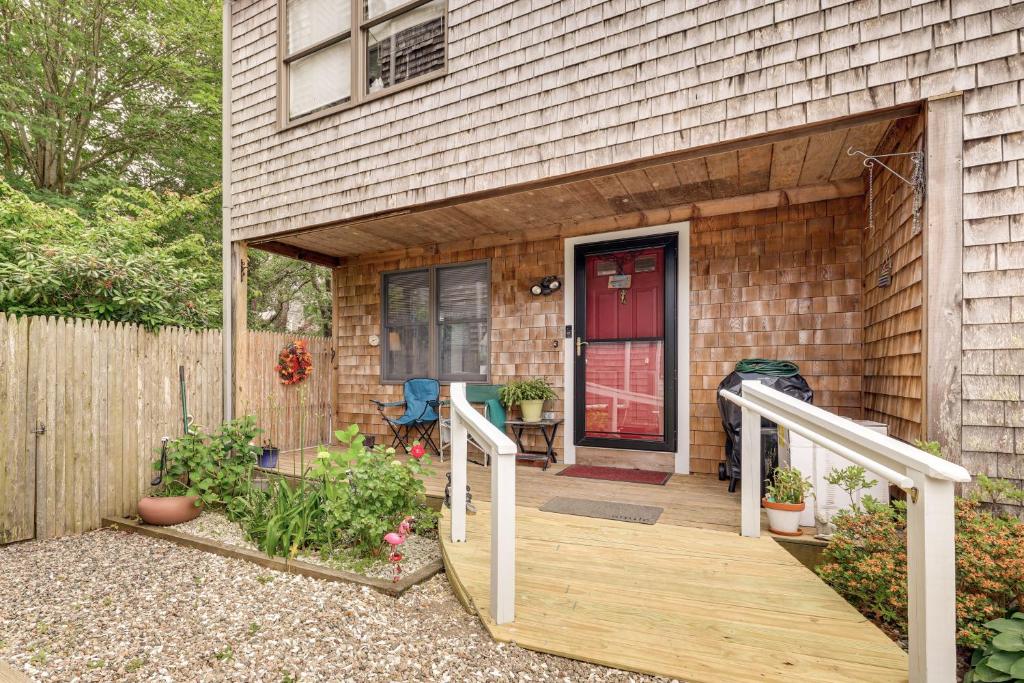 Cape Cod Condo on the National Seashore Bike Path!, Provincetown