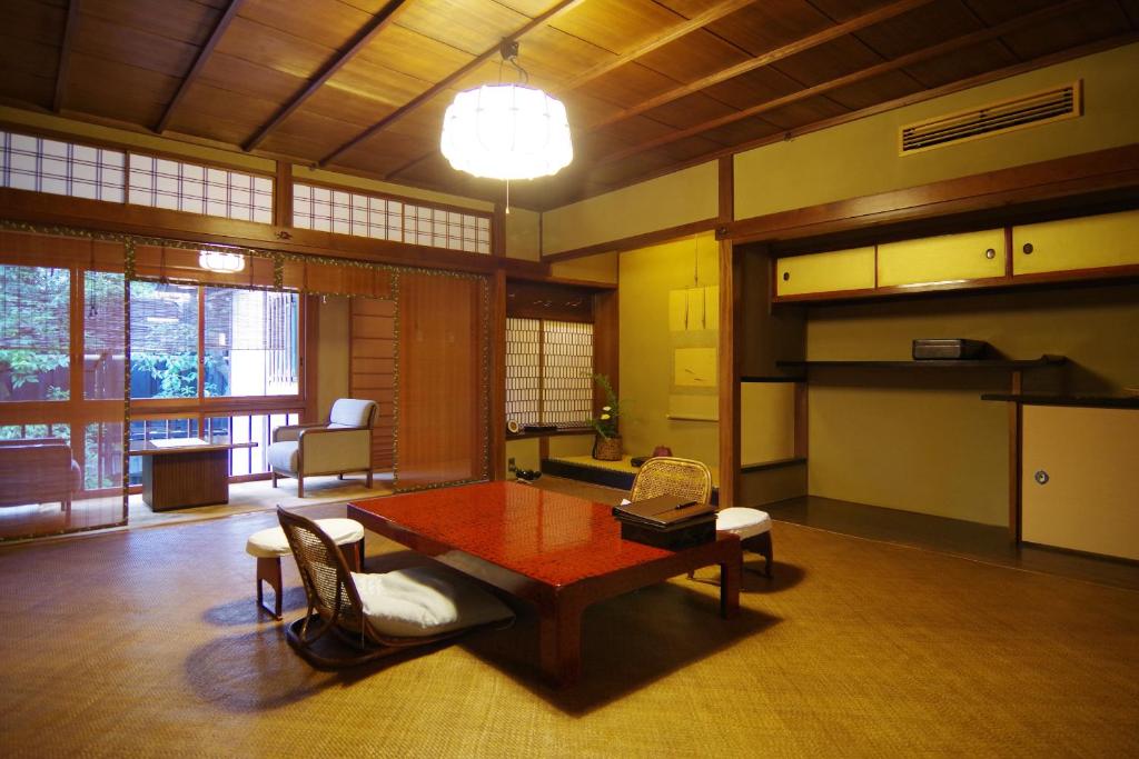 Hiiragiya