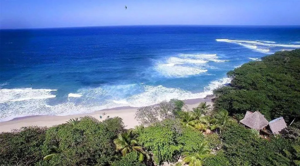 Perla Marina Encuentro Surf Beach Ecolodge Kite Cabarete by BTC Group Crypto, hotel in Bombita