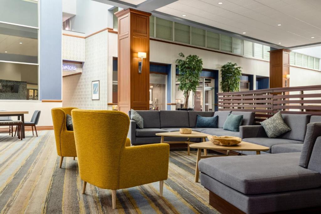 Holiday Inn Louisville East - Hurstbourne By IHG 外観