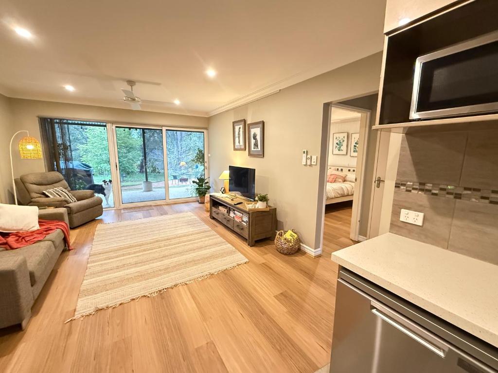 Red Tail Retreat, Collie