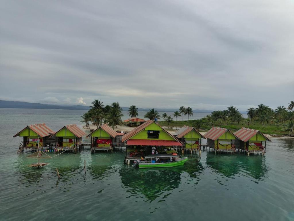 Cabins over the sea on San Blas Islands Wailidub, El Quije