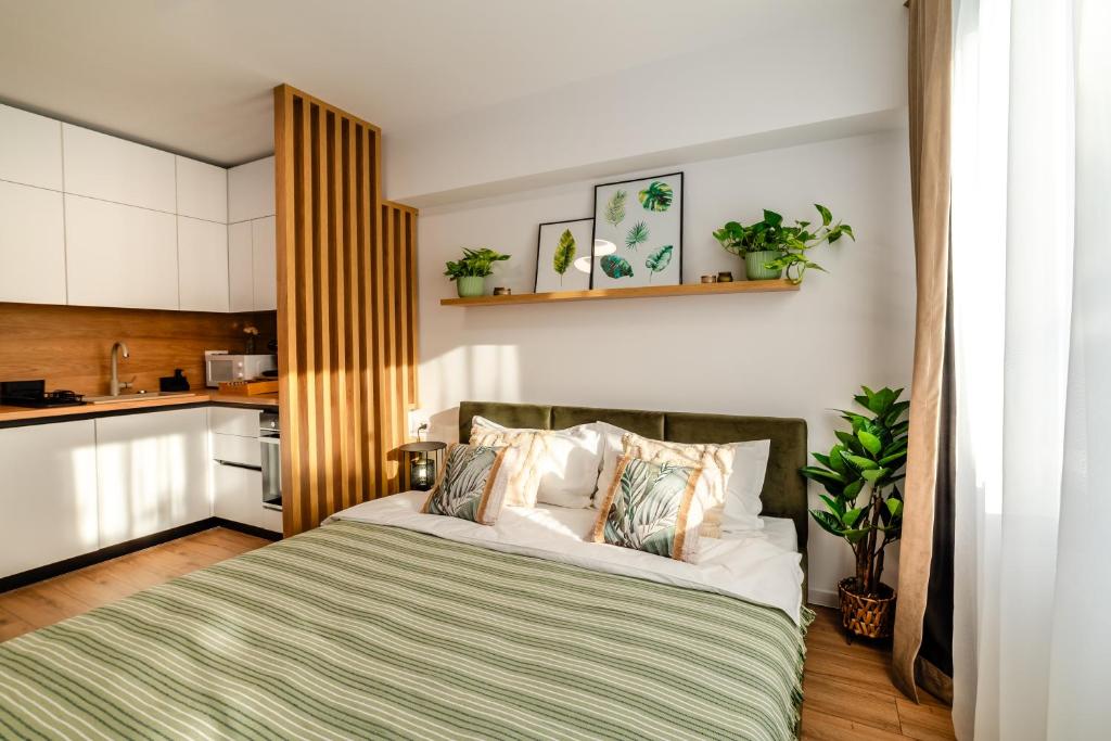 Studio Flora - Nou, Aproape de Plaja, Retreat pentru Cupluri, Complet Utilat, Constanţa