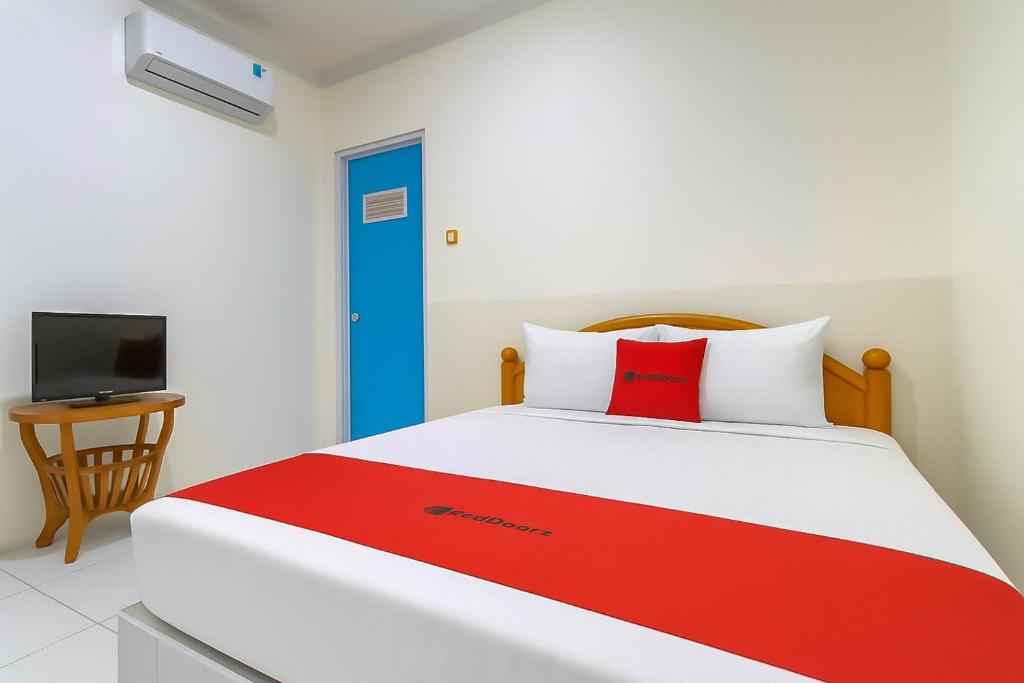 RedDoorz at Banana Boat Santolo Garut, Cilauteureun