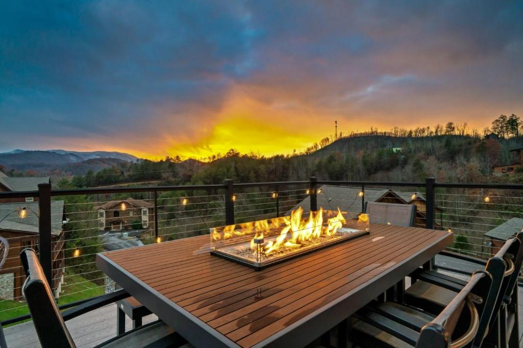 Rooftop RendezView, Sevierville