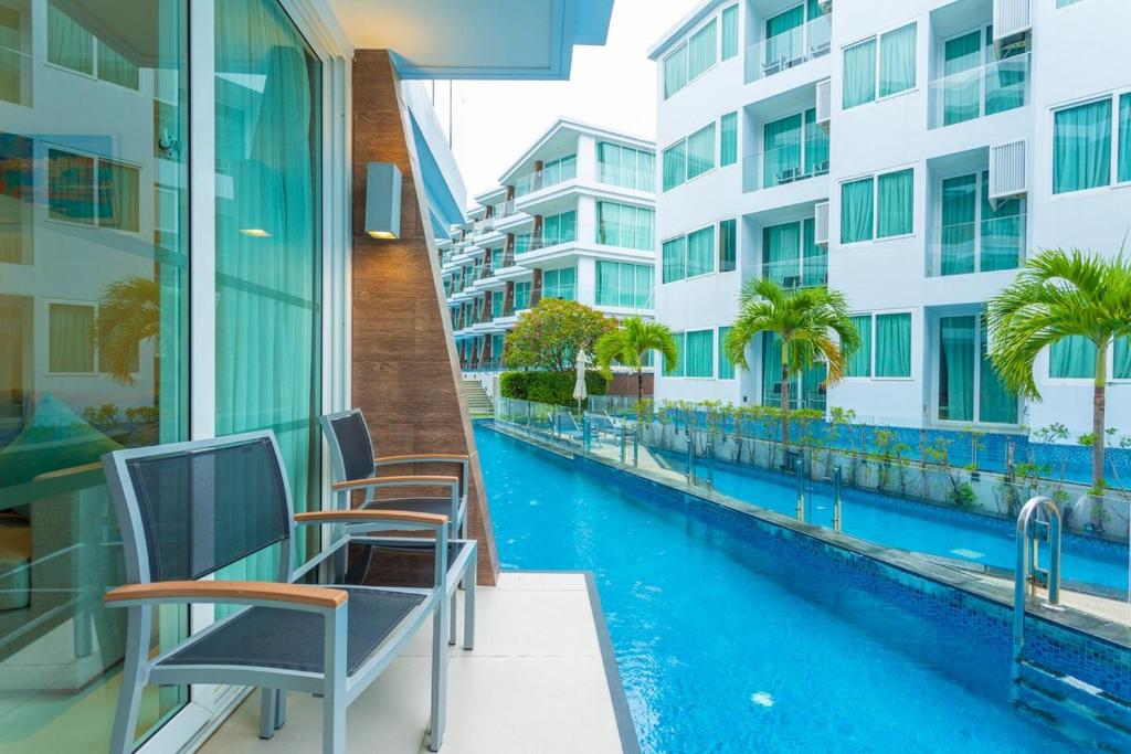 C109 Beach Front Resort Rawai Seaside Pool Access, Ban Saiyuan (1)