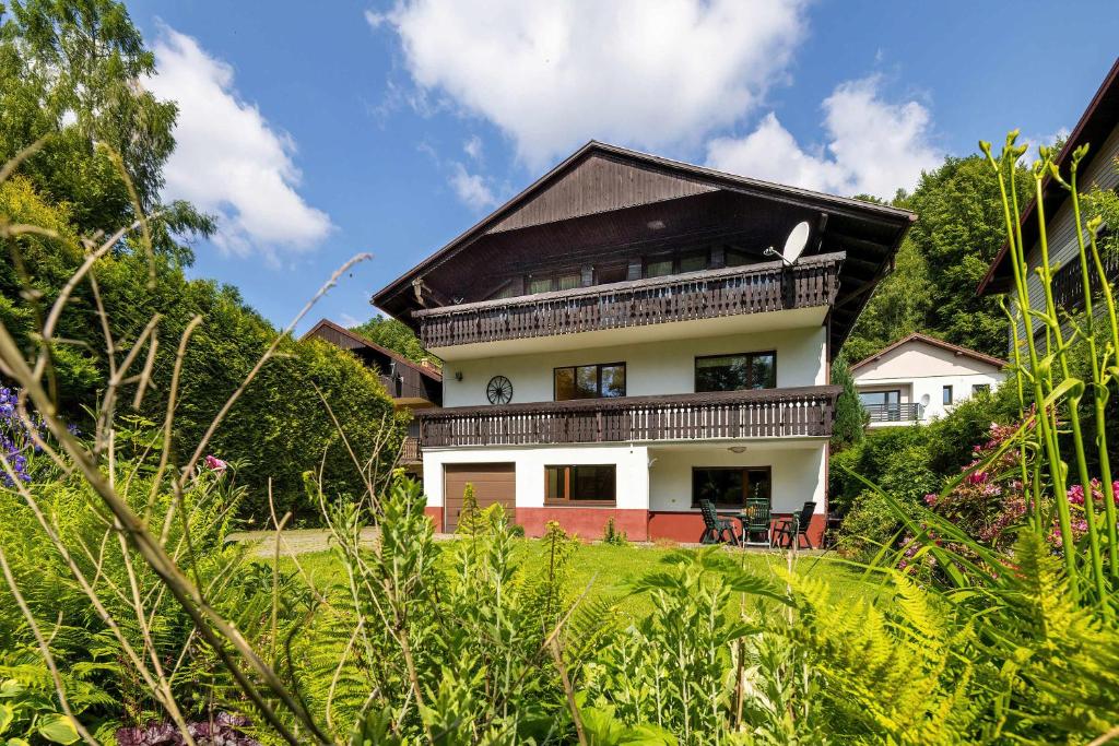 Bystra Unique House in the Mountains with Terrace, Garden & Parking by Noclegi Renters, Bystra