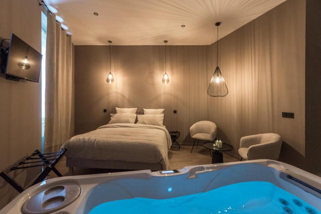 La suite jacuzzi, Marseille