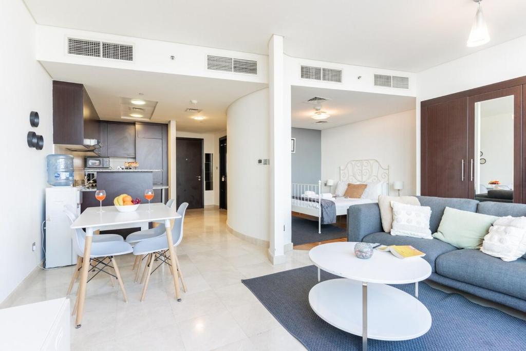 DAYF-SKG High Floor Studio in Sky Gardens Heart of DIFC, Dubaï