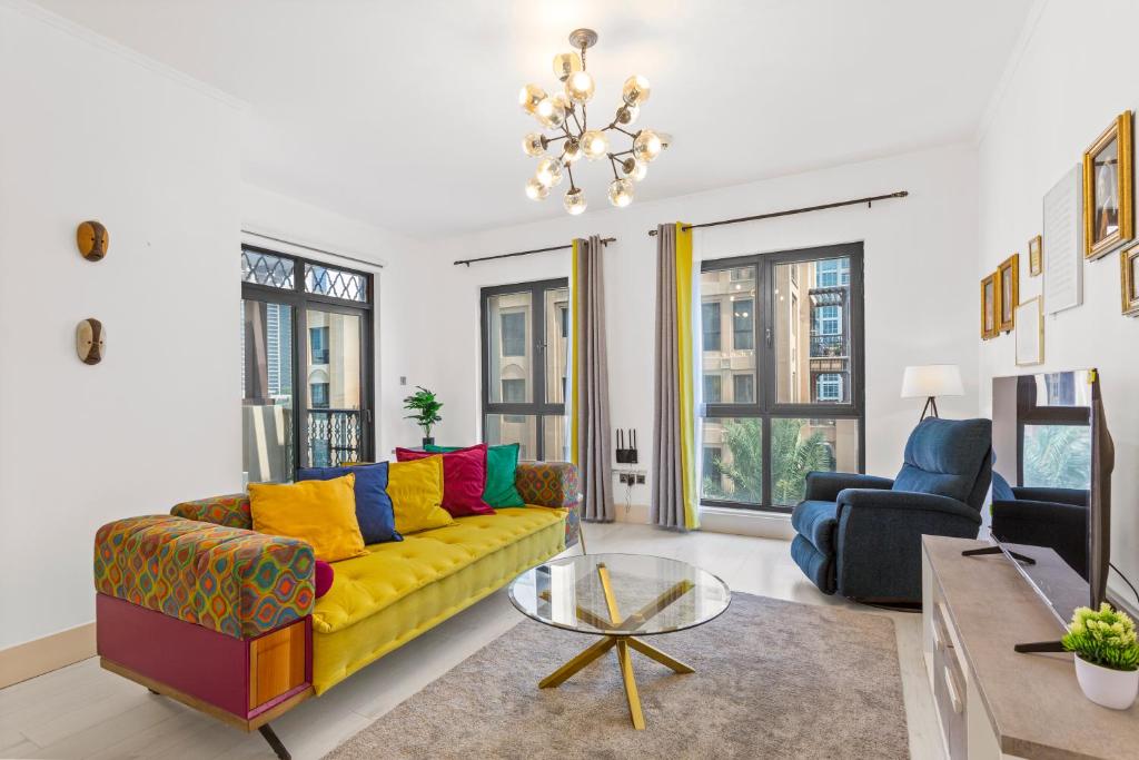 Spacious 1Bedroom with Burj Khalifa View in Kamoon, Dubai