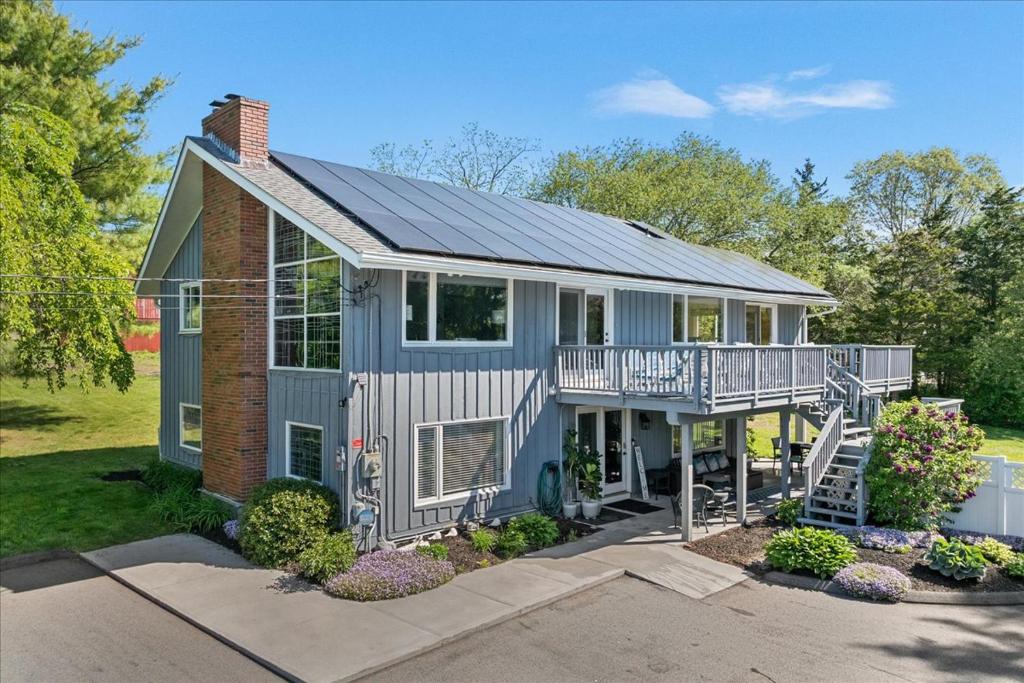 Unique Retreat with Private Patio, 4 King Beds and BBQ, Groton