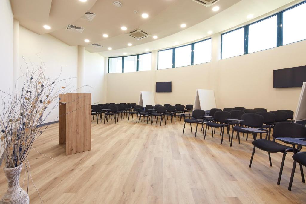 Hotel MARVEL - FULLY RENOVATED FREE Beach Access — Hotel building in Sunny Beach, Burgas Region