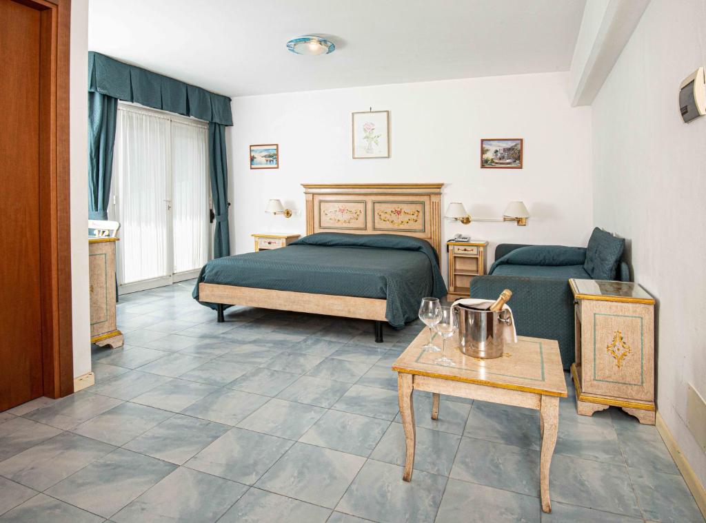 Hotel Oasi - 4