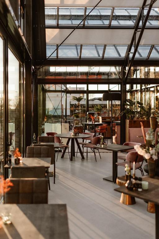 Restaurant, Hotel Torpedoloods in Rotterdam