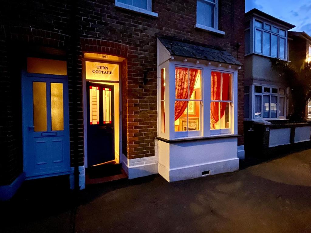 Tern Cottage by inspirestays-com, Bognor Regis