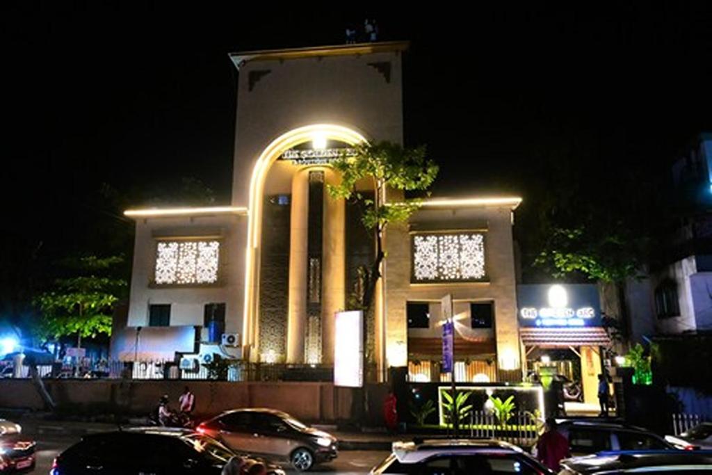 The Golden Arc, Puné