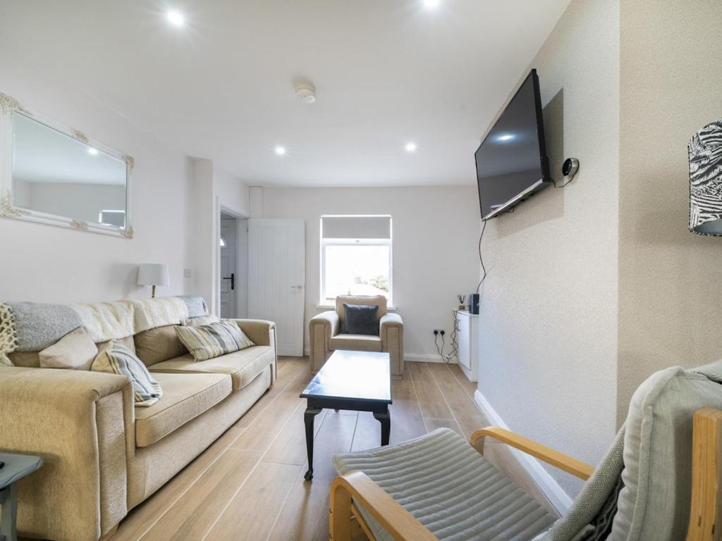 Pass the Keys Bright & Airy 2 BR Home Lots, Belfast