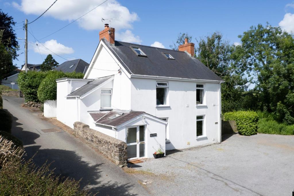 Melbourne - Sea Views and Parking, Saundersfoot