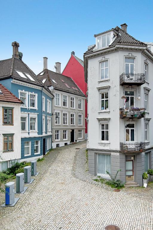 Charming Apartment, Walk to Everything in Bergen, Lii