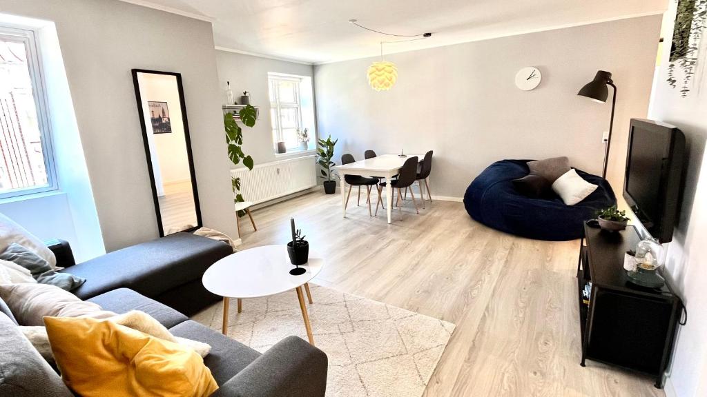 Apartment Alma - Cosy Stay in Aalborg C, Aalborg
