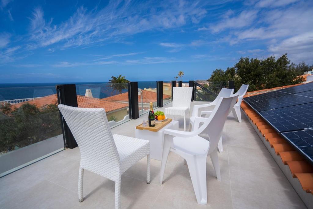Ocean Vibes with sea view and private heated pool, Callao Salvaje