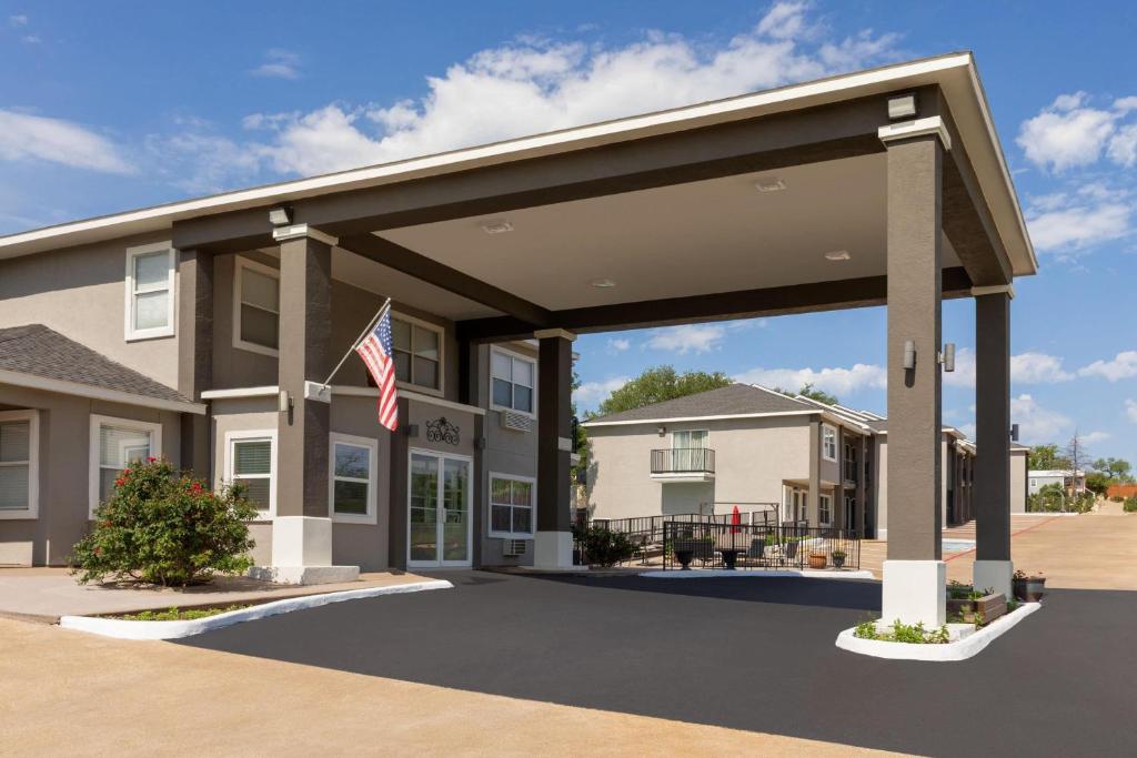 Days Inn by Wyndham Suites Fredericksburg, Fredericksburg