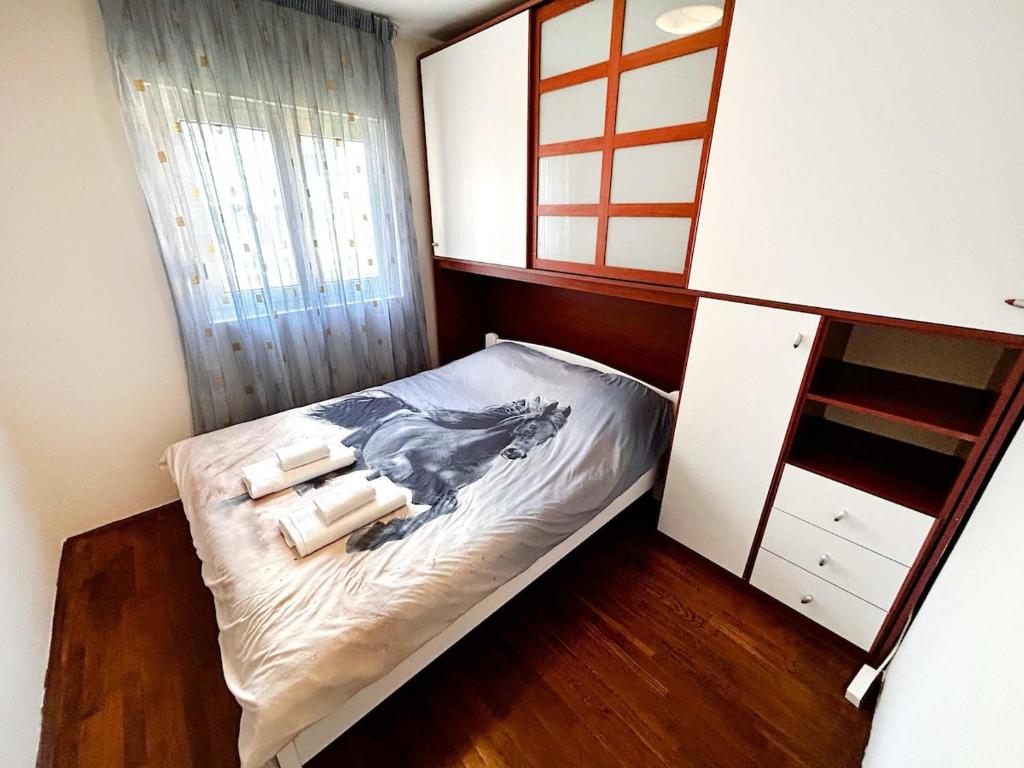 Stylish 1 Bedroom Apartment Budva - 4