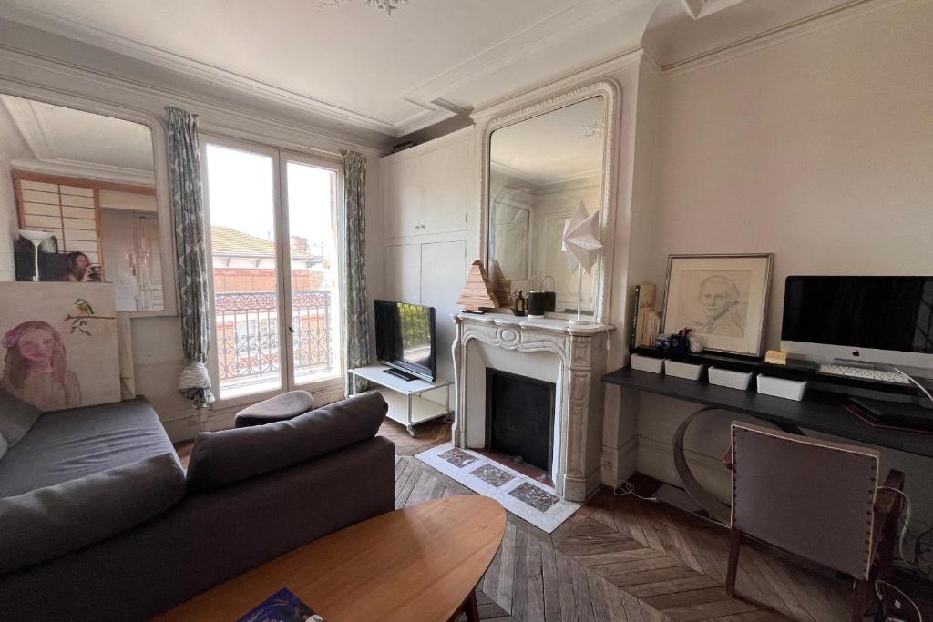 Apartment with balcony Eiffel Tower view - 1