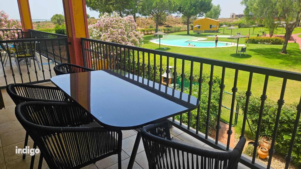 MUL001 Bright 2 bedroom Apartment with Pool View - 2