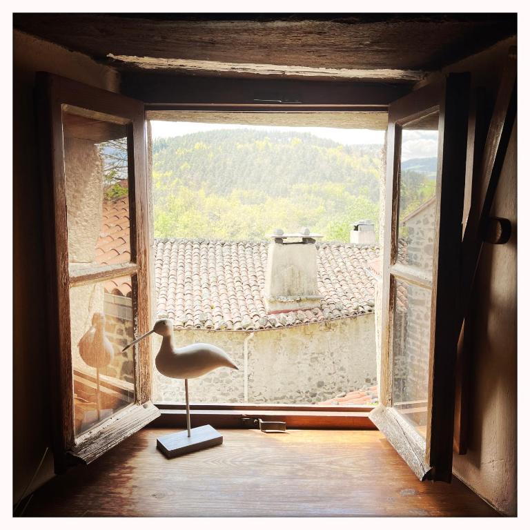 Pause bien-être & nature dans la chambre du moine, Saint-Arçons-dʼAllier