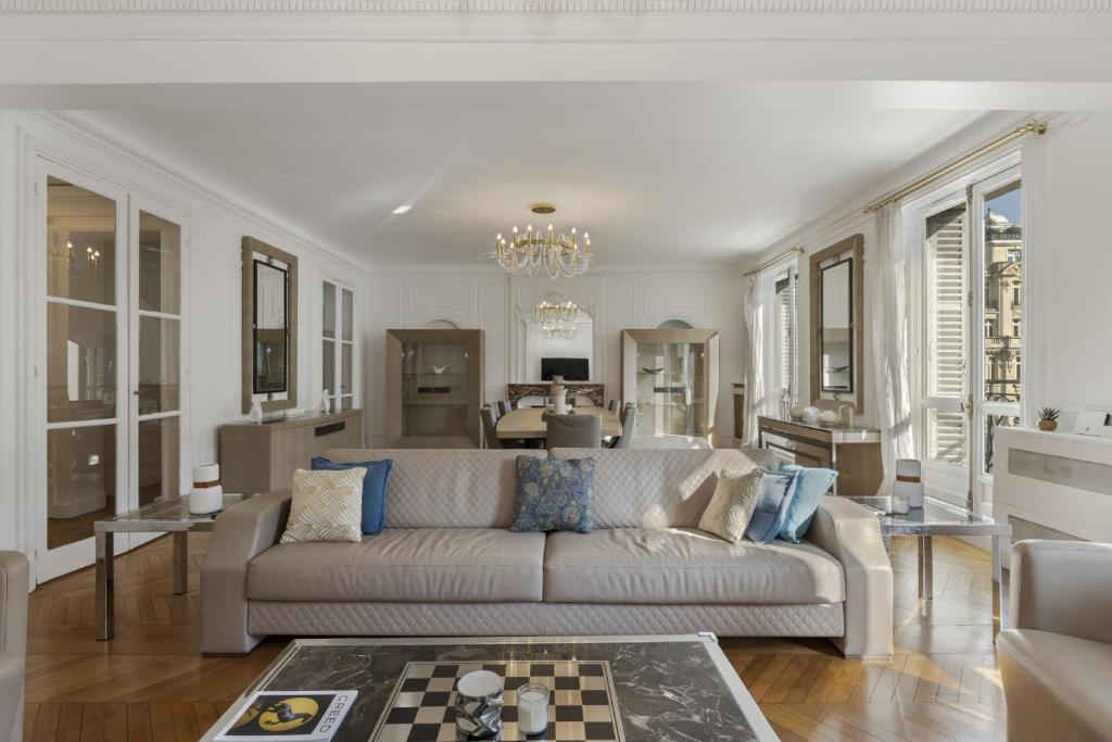 Luxury 5 Bed Residence - Opposite Arc de Triomphe - 4