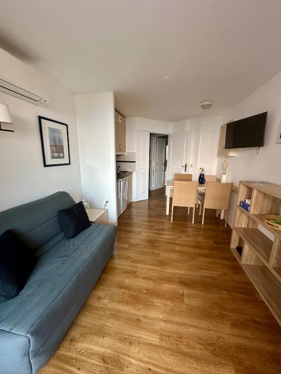 Renoir 252 - Appartement rez-de-jardin type F2 - Petite vue mer - 5