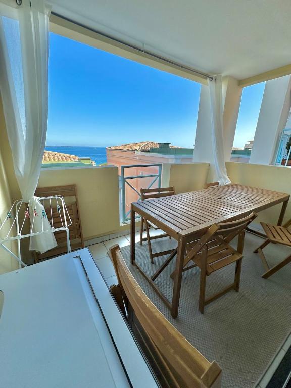 Ingres 158 - F3 vue mer Villa Francia - 5