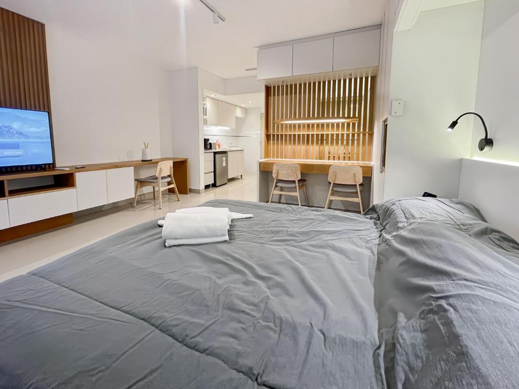 Studio Luxury Balcony Pool - 1