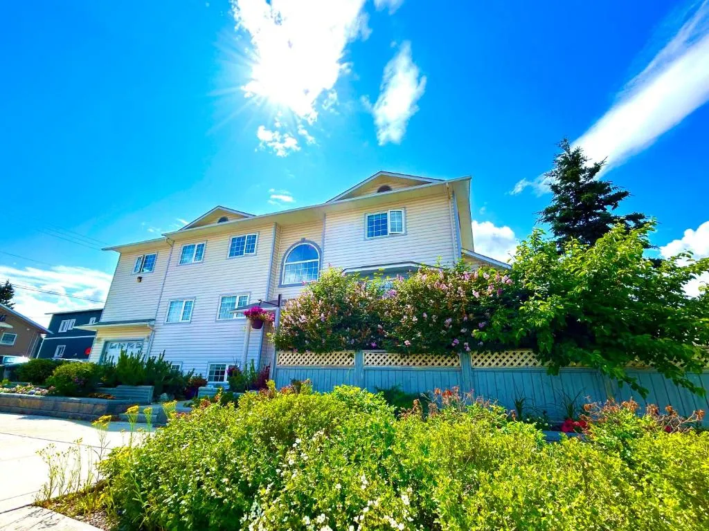 Midnight Sun Inn, hotel in Whitehorse