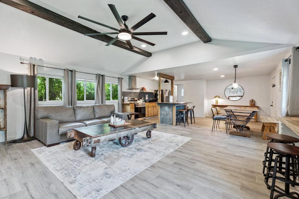 Spacious Okc Studio Fairgrounds & Downtown #14b, Oklahoma City