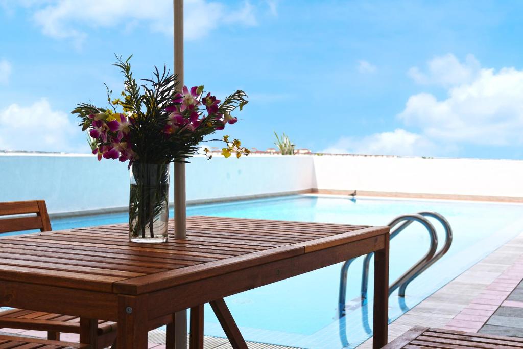 Swimming pool