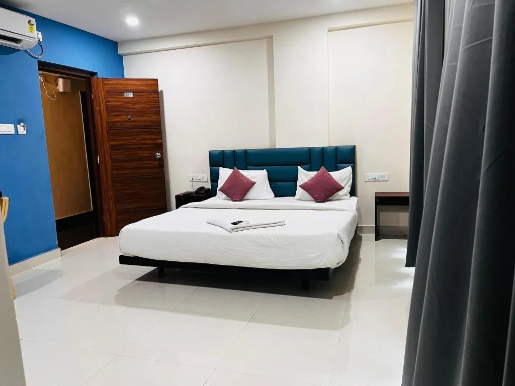 Hotel The Cinco Bliss Gachibowli，位于Gachibowli的酒店