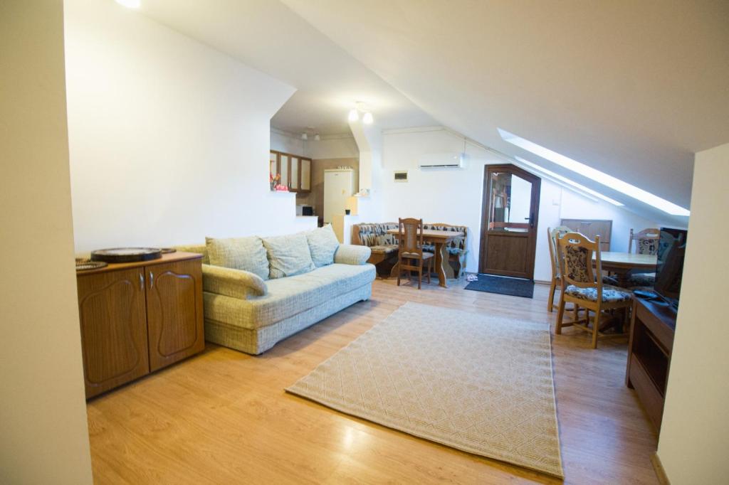 White Nest, Târgu-Mureş