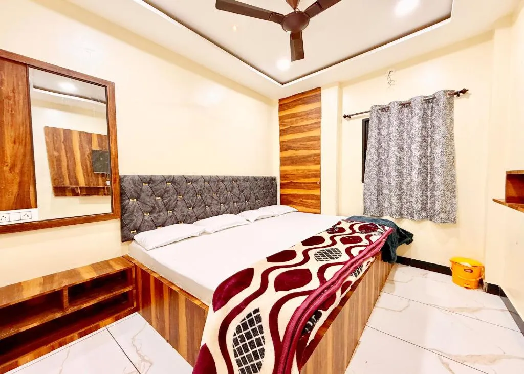 Near Mahakal Temple # Hotel D-e-m-a-n-d ! ujjain, All Room Air conditioned And Spacious, with Wifi -BEST HOTEL IN UJJAIN, hotell sihtkohas Ujjain