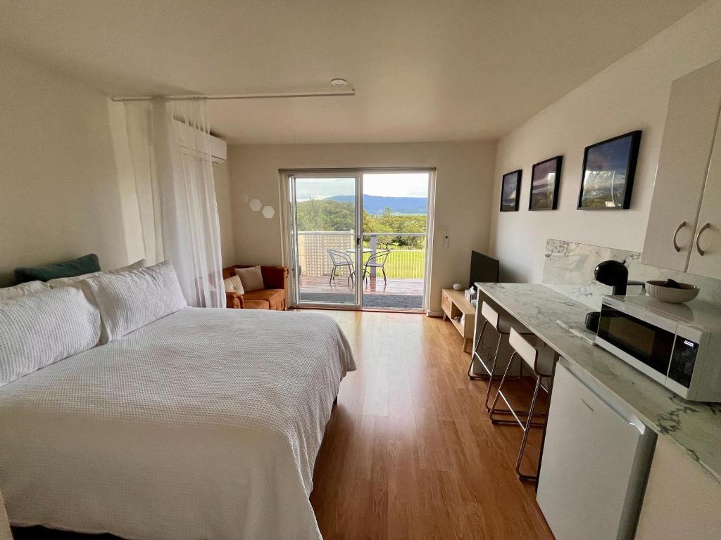 Cosy Studio with valley views, Gerroa