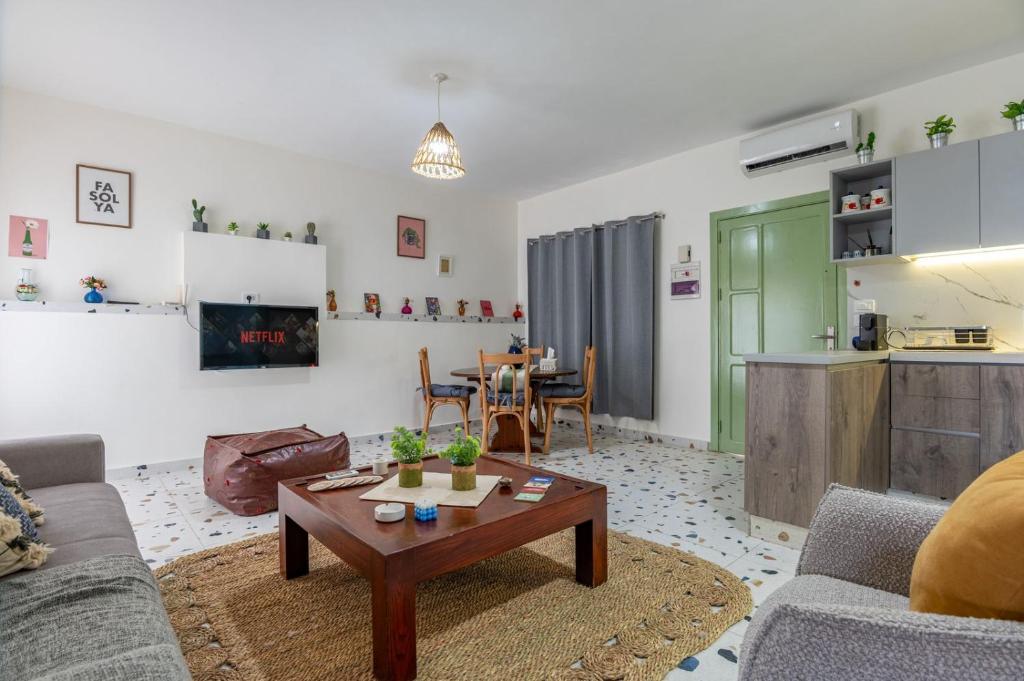 Hon Sweet Home 2BR In Old Souks, Batroûn