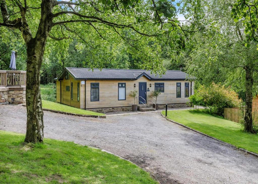 Charlesworth Lodges, Glossop