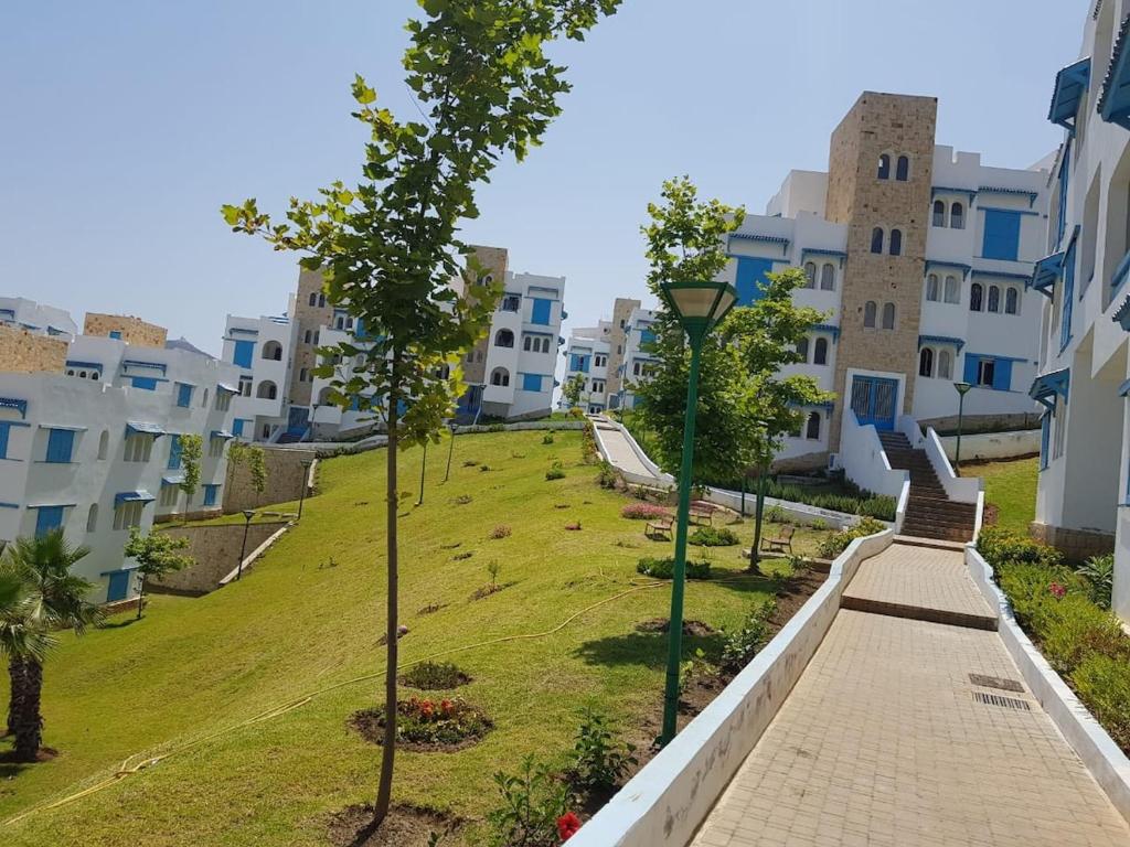 Beautiful apartment in secure residence with pool, Mʼdik